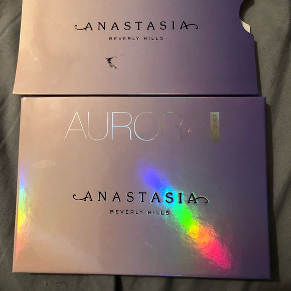 Anastasia Beverly Hills Glow Kit - Picture 2 of 2